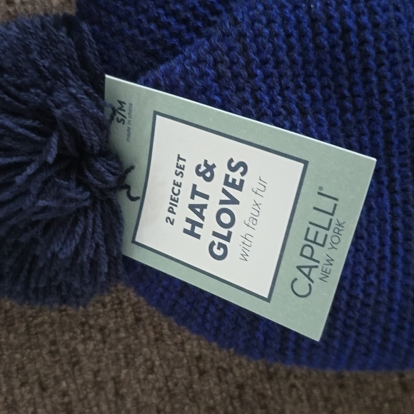 CAPELLI BRAND BOYS BLUE FAUX FUR WINTER HAT & MATCHING GLOVES SIZE SMALL/MEDIUM - Picture 2 of 8